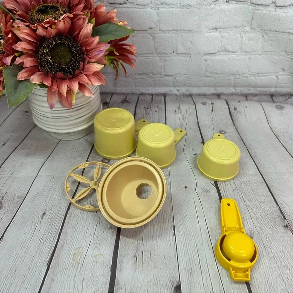 vintage tupperware replacement pieces chose 1 or bundle several - Picture 2 of 2
